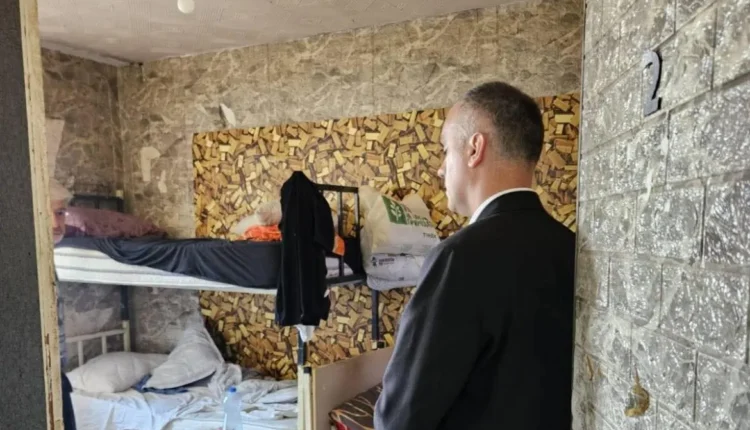 Avokati i Popullit Faton Selami vizitoi Burgun e Shkupit në Shutkë, hetohen pretendimet për dhunë ndaj të burgosurve