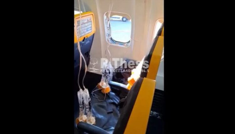 Thyhet një dritare në një fluturim drejt Mynihut – presioni tërhoqi një pasagjer, ndërsa bashkëshortja e mbante nga këmbët