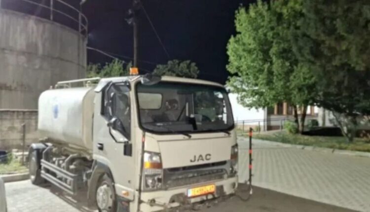Spitali i Gostivarit siguron autobot me ujë për pacientët dhe stafin