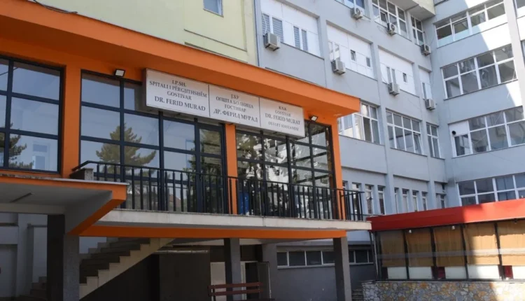 Bie numri i të infektuarve të rinj në Gostivar: dje u regjistruan 293 raste të reja, të premten ndihmë kërkuan 649 persona