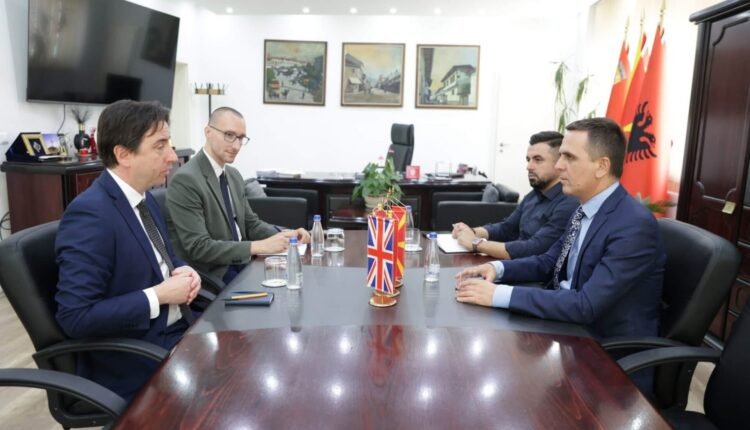 Kasami pret ambasadorin britanik Matthew Lawson: Rruga drejt BE-së, e vetmja garanci për paqe dhe stabilitet në rajon