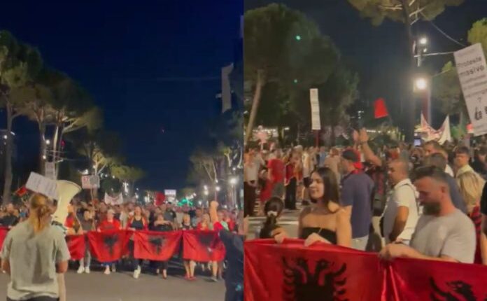 Dita e 47-të, protestuesit nisin marshimin në rrugët e Tiranës