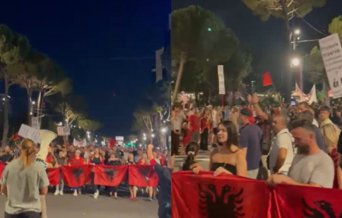 Dita e 47 të  protestuesit nisin marshimin në rrugët e Tiranës