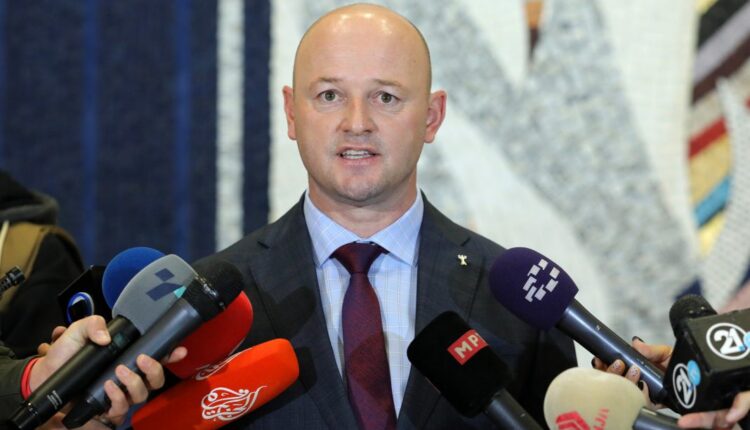Islam Abazi u përgjigjet gazetarëve: Kush është ai person nga BDI-ja që unë e kam mbrojtur?