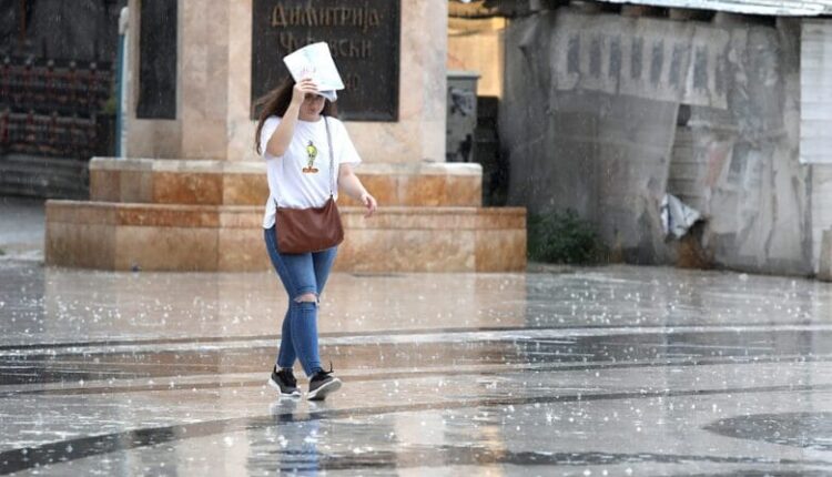 Mot pjesërisht i vranët dhe me diell, pasdite shi dhe bubullima