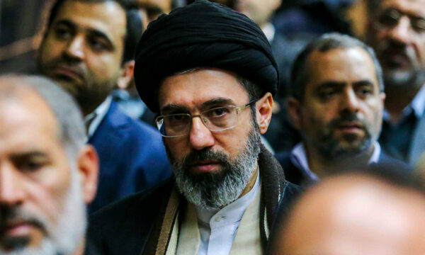 Motxhaba Khamenei nuk do të marrë pjesë në ceremoninë mortore të të atit për arsye sigurie  ministri izraelit i Mbrojtjes  Është objektiv për eliminim