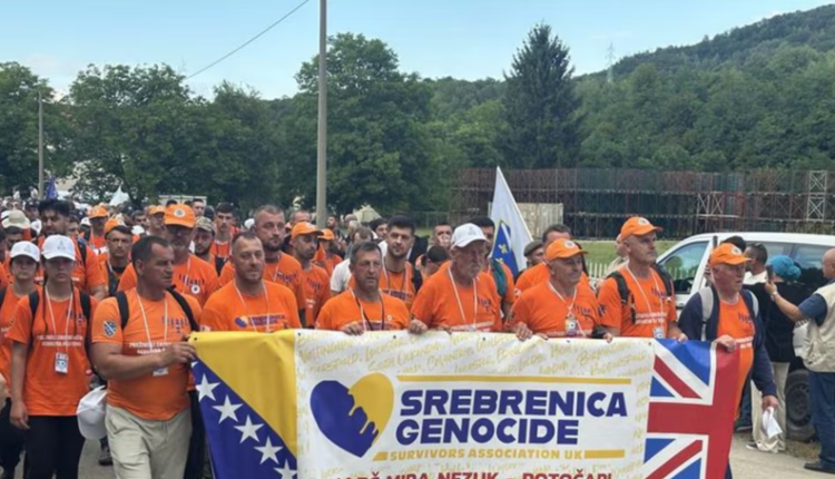 Mijëra njerëz nisen në Marshin e Paqes në kujtim të viktimave të Srebrenicës
