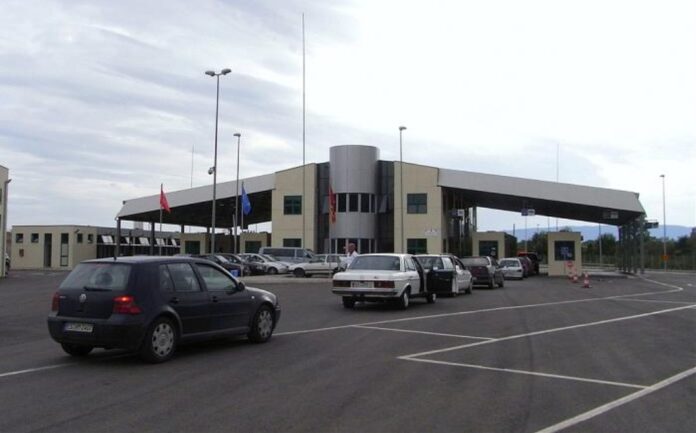 Kishte fshehur një tajlandeze në valixhe për ta kaluar jashtë vendit  arrestohet 26 vjeçari në Muriqan
