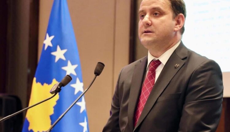 Ambasadori Florian Qehaja shpreh ngushëllimet te familjarët e viktimave nga aksidenti tragjik në Maqedoni