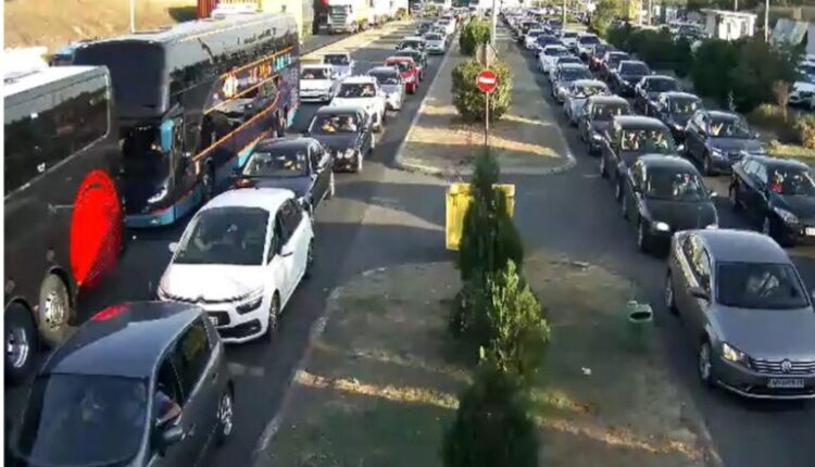 Diaspora po kthehet: Për vetëm 24 orë, gati 10.000 kanë hyrë në vend përmes Tabanocit