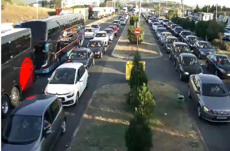 Diaspora po kthehet  Për vetëm 24 orë  gati 10 000 kanë hyrë në vend përmes Tabanocit