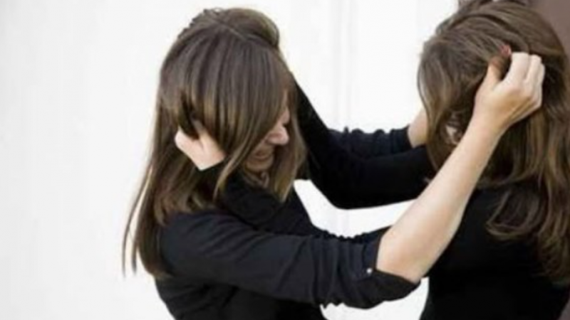 14 vjeçarja ushtron dhunë ndaj motrës dhe vëllait në Pejë  largohet nga shtëpia