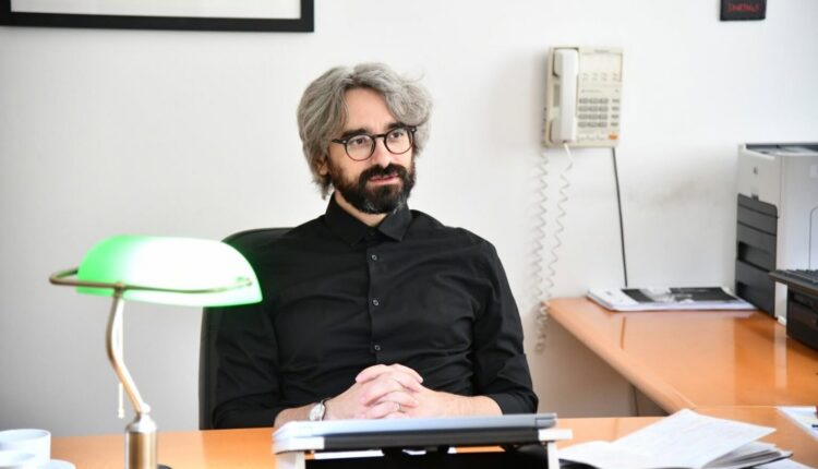 Apasiev sulmon VMRO-në pasi ministri Jeton Shasivari vendosi përdorimin e gjuhës shqipe në Ministrinë e Drejtësisë