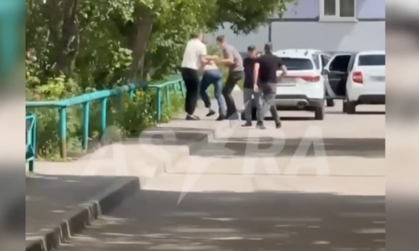 Në mungesë të ushtarëve  Rusia po rekruton me forcë burra për të luftuar në Ukrainë