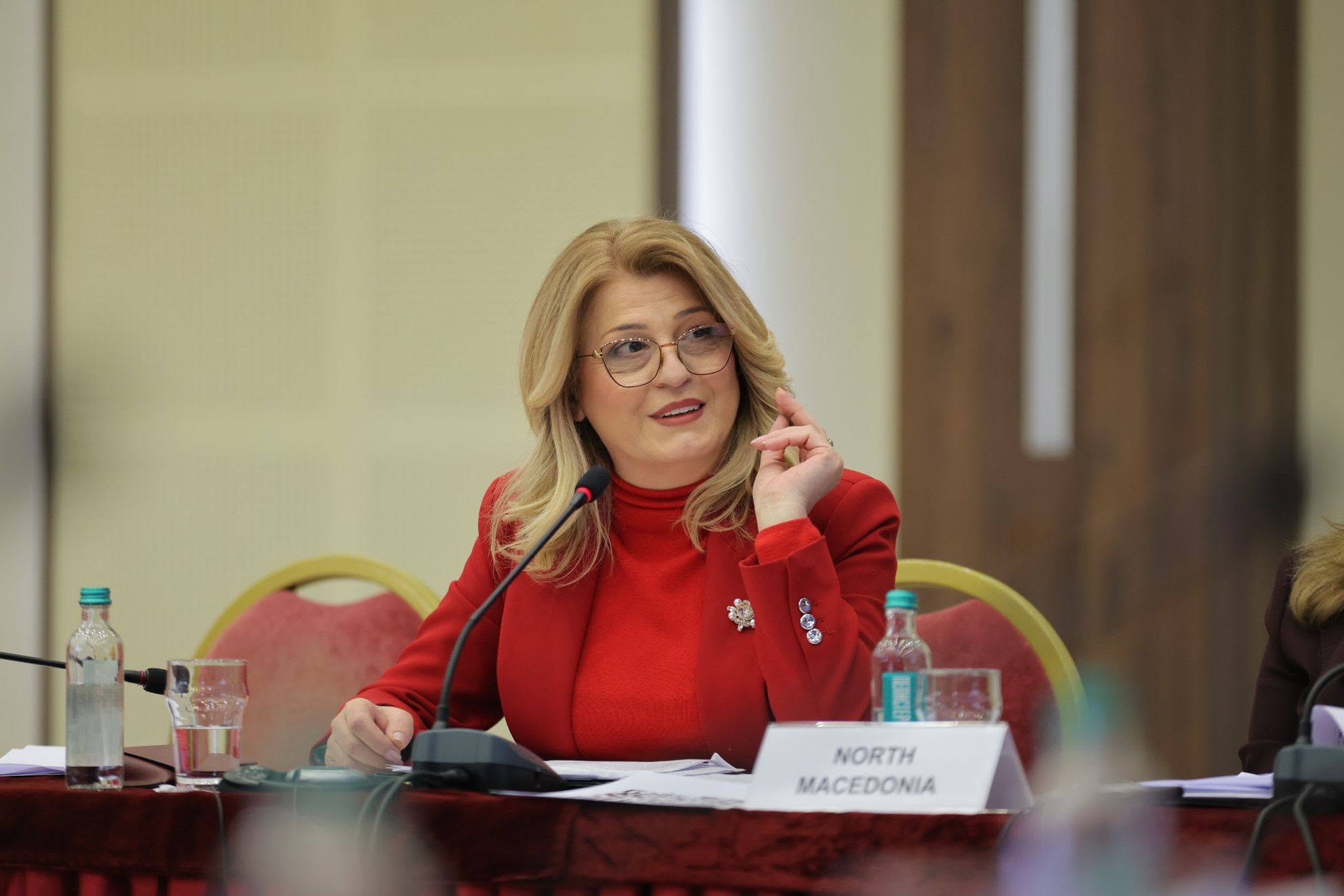 Dijana Toska reagon ashpër në mbështetje të Rami Mislimit  A nuk ju vjen marre hiç  A nuk keni një gram mend  A i shahet dikujt fëmija dy vjeçar  plus vajzë 