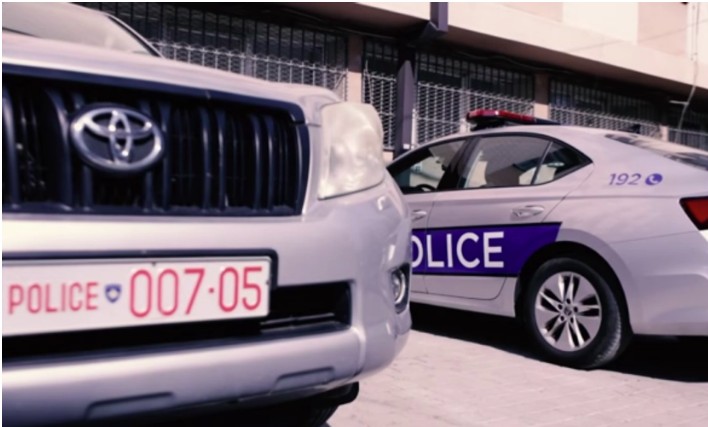 Policia e cilëson tentim vrasje rastin në Komoran  Tre persona u therën me thikë  të dyshuarit u larguan nga vendngjarja