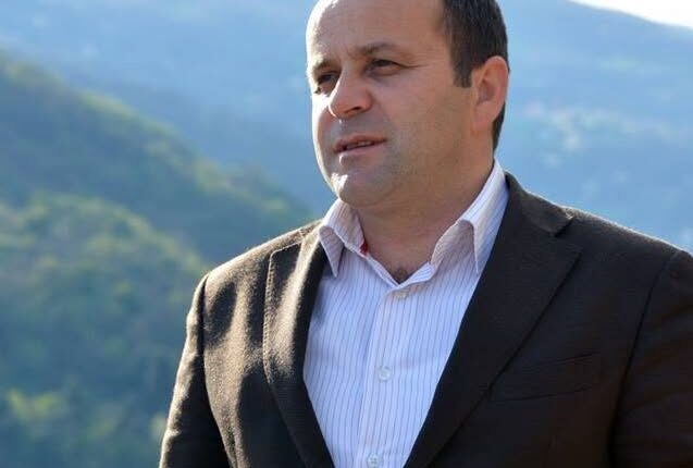 Hisen Xhemaili reagon ndaj kërcënimit ndaj Rami Mislimi: “Kërcënimi ndaj një fëmije 2-vjeçare tregon ligësinë ekstreme njerëzore”