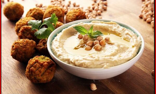 Humusi dhe falafeli mes ushqimeve që ndihmojnë në plotësimin e pesë porcioneve ditore