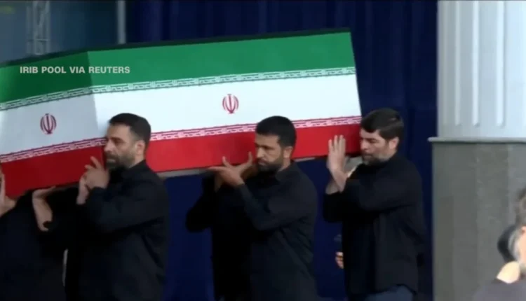 Kush janë tre djemtë e Ali Khamenei që luten mbi trupin e tij, mungon pasardhësi Mojtaba