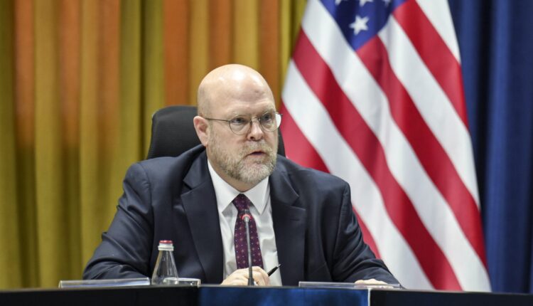 Hovenier: Kosova rrezikon ta humbasë besimin, vëmendja e Uashingtonit nuk është e pafundme