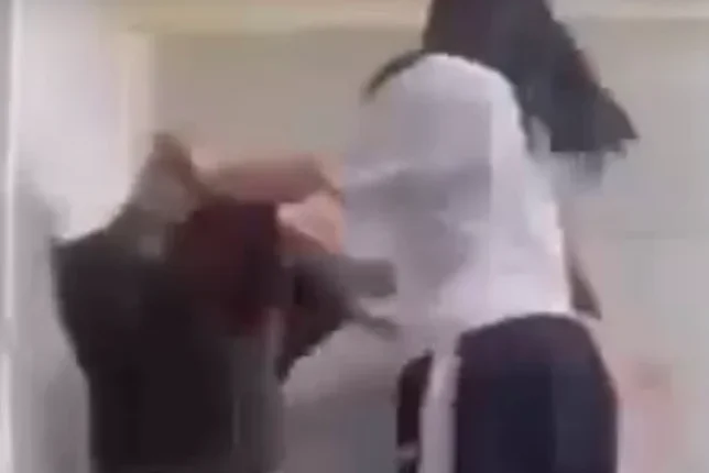 Alarmuese: Video e re e dhunës mes të miturve trondit rrjetet sociale