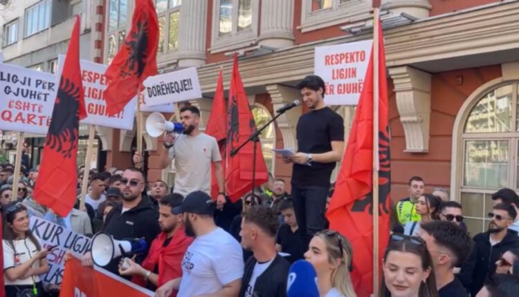 Mevlan Ademi: Nga premtimi për një javë, te pritja mbi gjashtë muaj – provimi i jurisprudencës ende askund në shqip