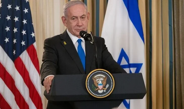 Netanyahu largohet fshehurazi nga Izraeli drejt Washingtonit për bisedime me Trumpin