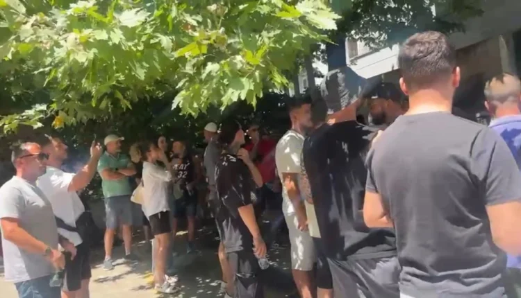 Zhvillohet seanca gjyqësore për 21 qytetarët e arrestuar, protestuesi me epilepsi shfaq probleme shëndetësore