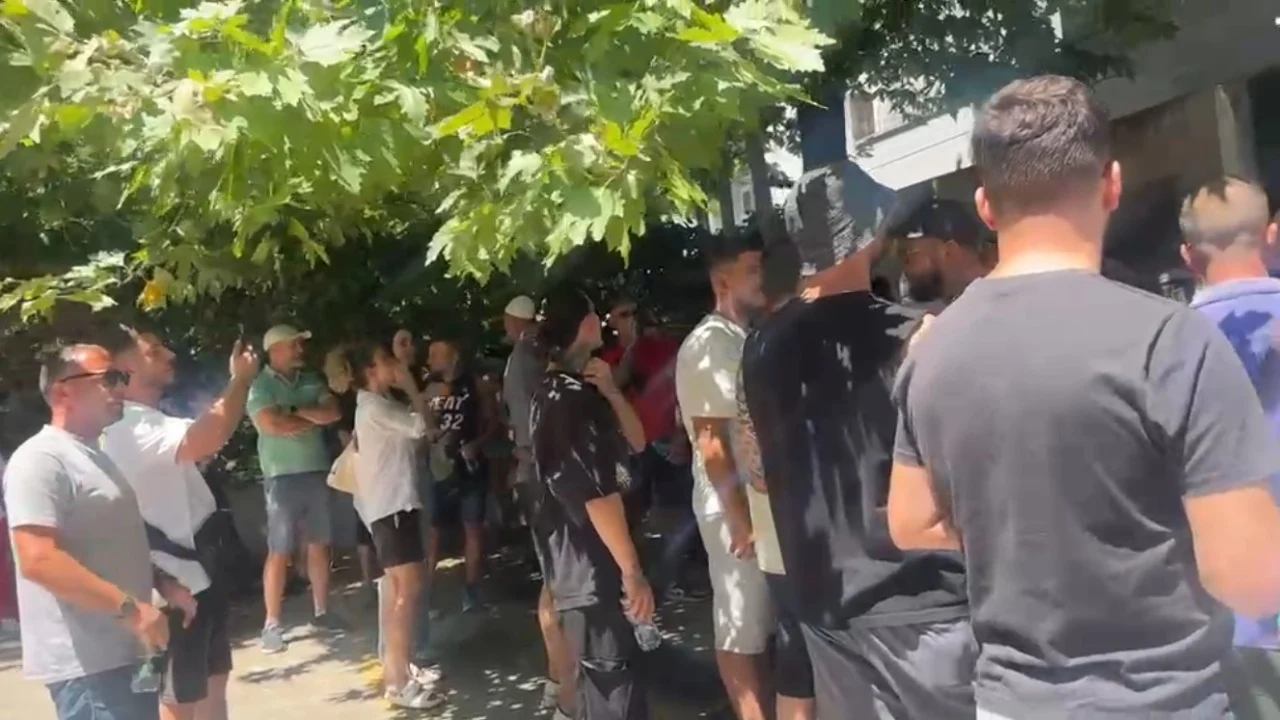 Zhvillohet seanca gjyqësore për 21 qytetarët e arrestuar  protestuesi me epilepsi shfaq probleme shëndetësore