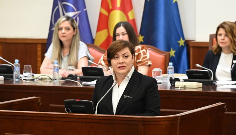 Dimitrieska-Koçoska: Me ribalancin e buxhetit sigurojmë më shumë mjete për projektet në komuna, bujqësi, rritjen e pagave, përmirësimin e standardit të studentëve dhe nxënësve, mbrojtjen sociale, investimet kapitale dhe përshpejtimin e ciklit investues
