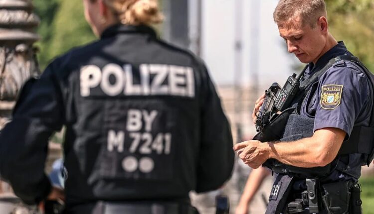 Drama pengmarje në Berlin: Policia në aksion për lirimin e një gruaje të mbajtur në supermarket