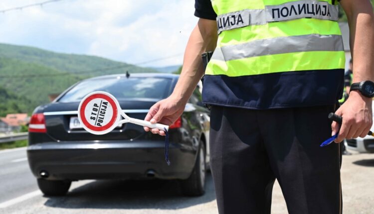 Mbi 33 mijë shkelje nga automjetet me targa të huaja në Maqedoni