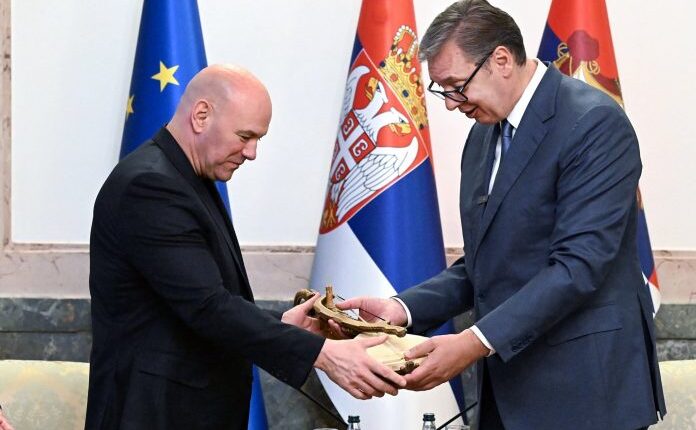 Presidenti Vuçiq “vjedh” lahutën shqiptare: Është instrument serb