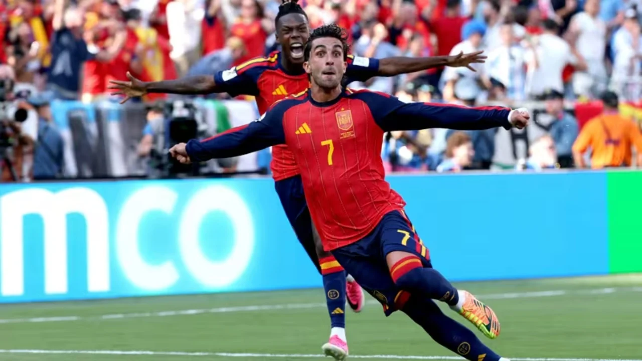 Spanja kampione e botës për herë të dytë  Ferran Torres vendos finalen ndaj Argjentinës në shtesë  bie mbretërimi i Messit