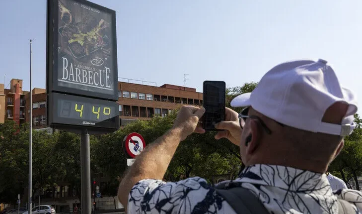 Spanja paralajmëron për rrezik të jashtëzakonshëm, pasi temperaturat pritet të kalojnë 44 gradë Celsius