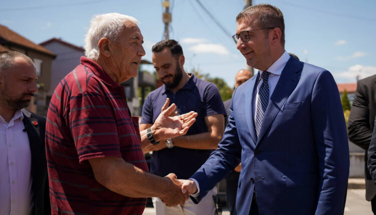 Mickoski: Qeveria do t’i dëmshpërblejë qytetarët që pësuan dëme nga moti i keq në Shkup