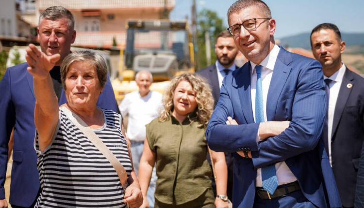 Mickoski: Në Dellçevë 16 projekte po realizohen dhe pavarësisht sfidave, pres që deri në fund të mandatit të zhbllokohet edhe llogaria e komunës