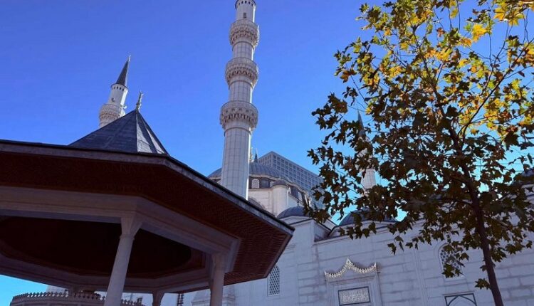 Shqipëria e tejkalon Maqedoninë me më shumë xhami