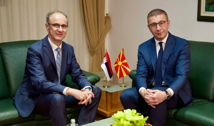 Mickoski takon kryeministrin serb në Ohër, shprehin gatishmëri për avancimin e marrëdhënieve miqësore