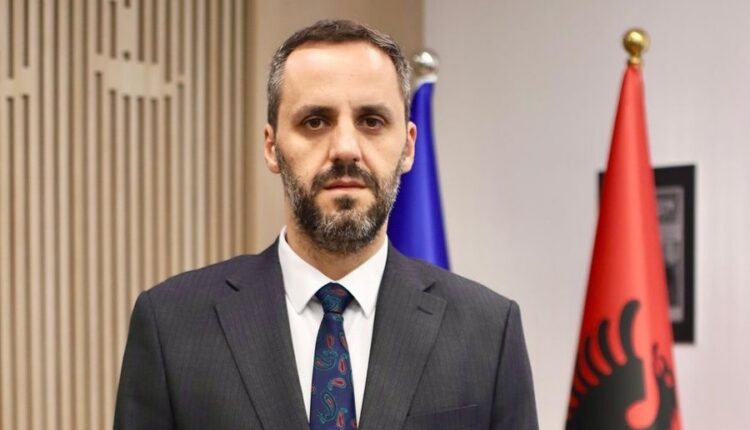 “Ja pse u shpallën “non grata” dy shtetasit e Maqedonisë, flet ministri i brendshëm i Shqipërisë