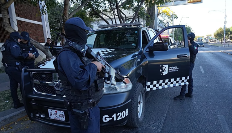6 të plagosur pas shpërthimit të një makine-bombë përpara stacionit të policisë në Meksikë