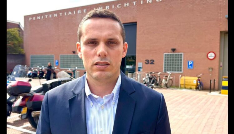Përparim Gruda pas takimit me Kadri Veselin në Hagë: Burgu nuk mund t’ia burgosë shpirtin