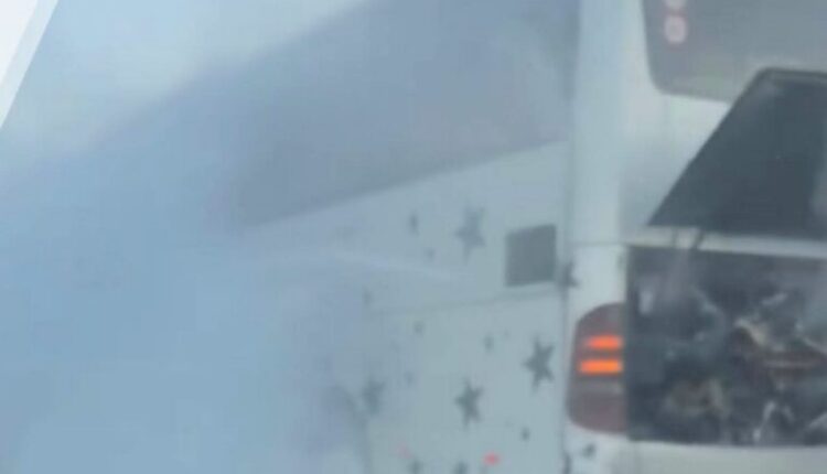 Autobusi përfshihet nga flakët në rrugën Tetovë–Gostivar