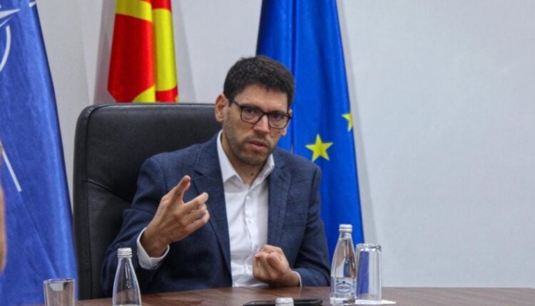 Ministri Ferati realizoi brifing me përfaqësues të mediave