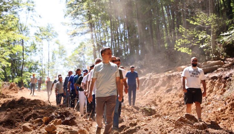Kasami del në terren: Punimet në rrugën Tetovë–Prizren po zhvillohen sipas dinamikës së paraparë