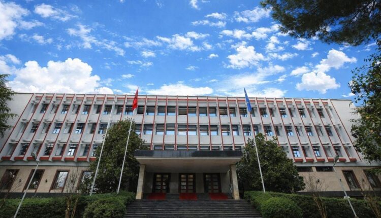 Fluks i lartë në kufirin mes Kroacisë dhe Malit të Zi, MEPJ njofton masat për lehtësimin e kalimit të shqiptarëve