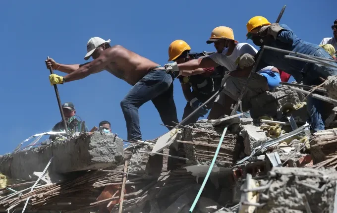 Kolumbia kërkon më shumë se 3.000 të zhdukur pas tërmetit që la mbi 100 të vdekur