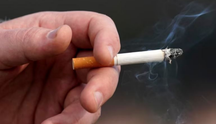 Pothuajse një në katër qytetarë pinë duhan çdo ditë në Maqedoninë e Veriut