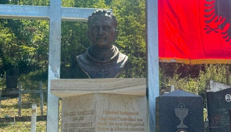 Historia që priti një shekull. Një bust për mësuesin e parë shqiptar në Kosovë