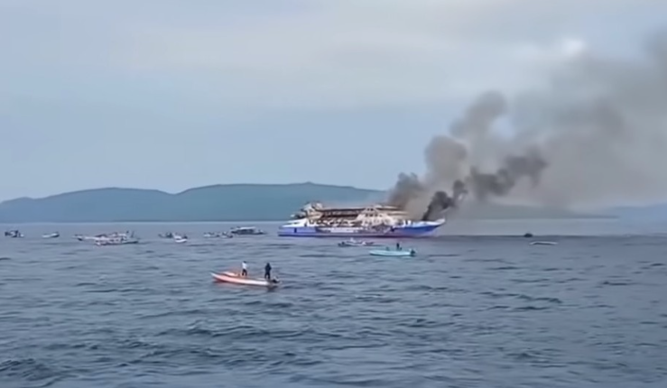 Indonezi, 5 të vdekur dhe 41 të zhdukur nga zjarri në një anije